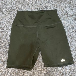 OLIVE GREEN ALO bike shorts
